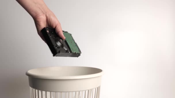 Disk Keras Dibuang Tempat Pembuangan Sampah Dan Daur Ulang — Stok Video