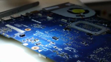 When repairing the motherboard, the chip is unsoldered. Repair and maintenance of computers.