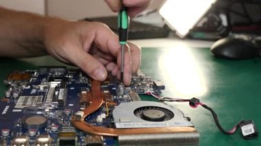 Remove the cooling system. Repair and maintenance of computers.