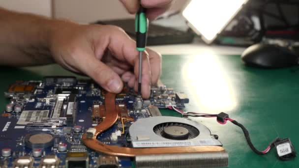 Remove Cooling System Repair Maintenance Computers — Stock videók
