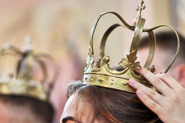 Church Crowns Heads Bride Groom Church Wedding — Stockfoto