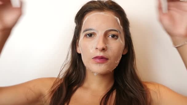 Girl Uses Mask Facial Care Beauty Concept Skin Care Cosmetics — Stockvideo