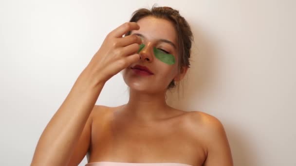 Girl Uses Collagen Hydrogel Patches Her Eyes Beauty Concept Cosmetics — Vídeo de stock