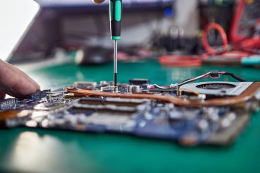 Remove the cooling system. Repair and maintenance of computers.