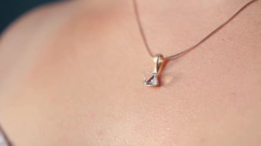 Preparing for the wedding, the bride wears a pendant. Preparation for the wedding.