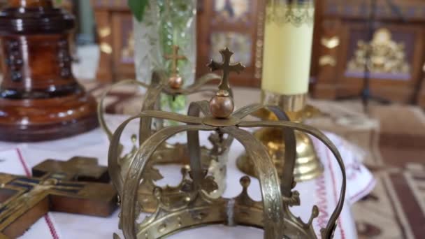 Троні Церкві Вінки Церковного Весілля Нареченого Нареченого Весільна Церемонія — стокове відео