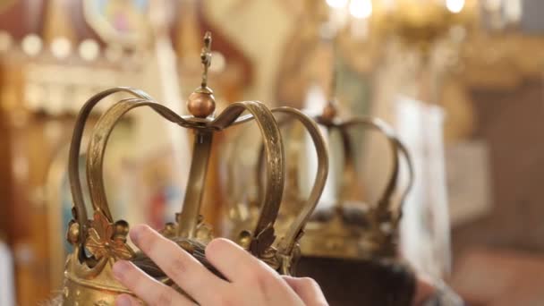 Crowns Heads Bride Groom Church Wedding Wedding Ceremony — Video Stock