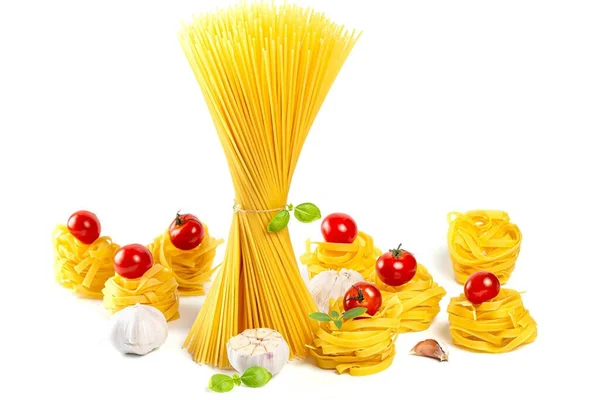 Fettuccine Espaguetis Pasta Italiana Con Tomates Ajo — Foto de Stock