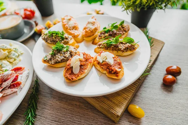 Pesto ile Akdeniz Antilast Asortisi