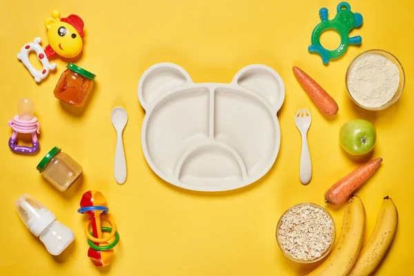 Bright Background Baby Bamboo Plate Pile Toys Var — Stockfoto