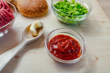 Hamburger Tarifi için Ketçap Kapanışı