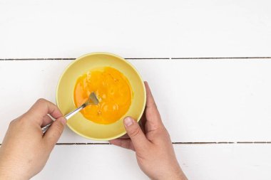 Doğum günü hediyesi sarısı hazırlanıyor.