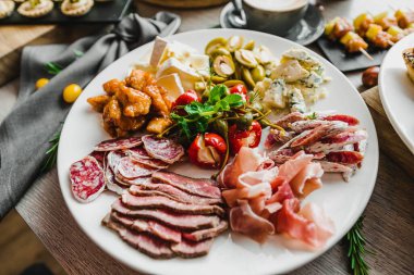 Akdeniz Eski Akdeniz Etli Asorti