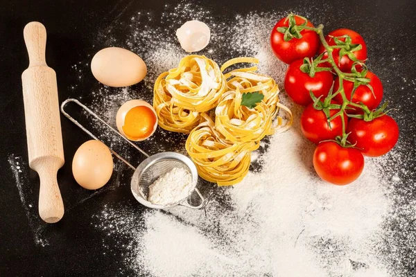 Ingredients Cooking Fettuccine Raw Eggs Tomato Flo — Photo