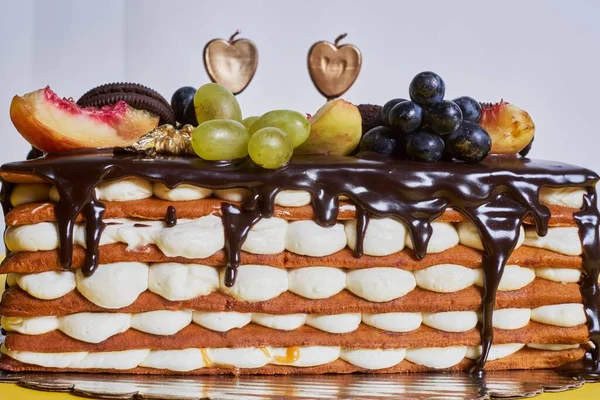 Delicious Fruity Birthday Cake — Zdjęcie stockowe