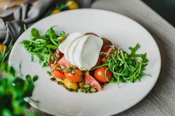 Rucola 'lı Mocarella Salatası