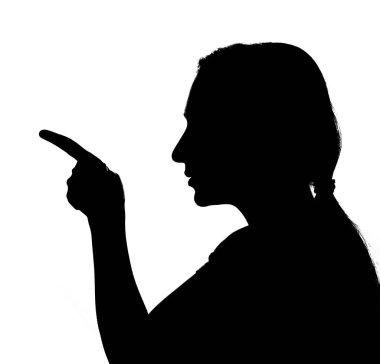 Üzgün bir kadın silueti parmağıyla işaret ediyor.