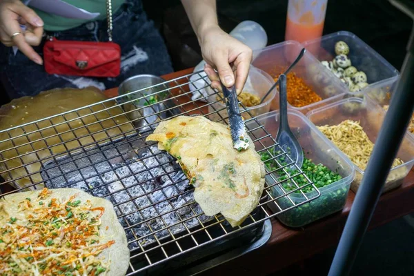 Street Food Seller Preparing Vietnamese Pizza Banh Trang Nuong — Stock Photo, Image