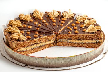 Kutuda çikolatalı fındıklı kek