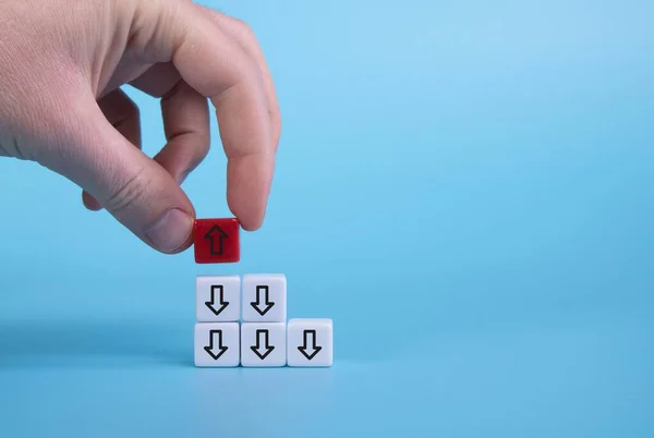 White cubes with down arrows and one red cube with arrow up