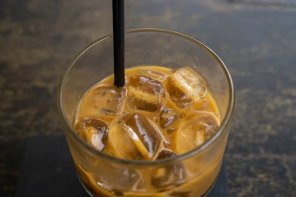 越南冰镇咖啡加糖的近景照片 — 图库照片