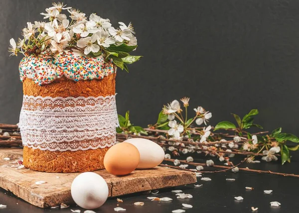 Festive Background Easter Cake Spring Flowering Cherry — Zdjęcie stockowe