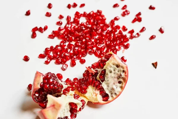 Piece Pomegranate Heap Seeds — Stock Photo, Image