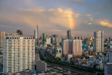 Ho Chi Minh Şehri ve Saigon Nehri 'nin Sunset Re ile manzarası