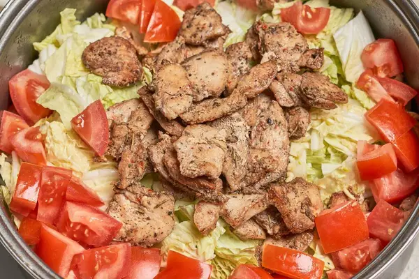 Tasty Salad Chicken Meat Tomato Cabbage Leaves — Stok Foto