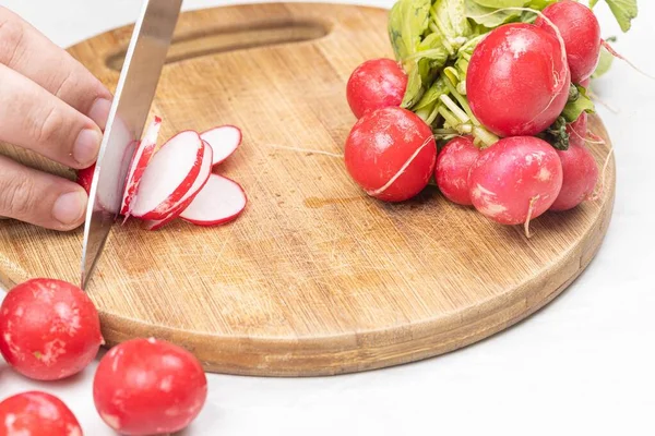 Slicing Red Radishes Cutting Board — Stock Photo, Image