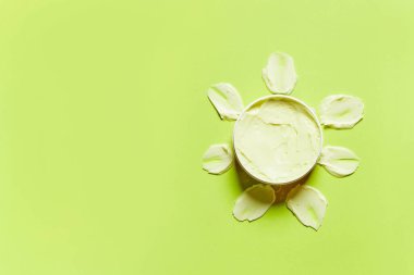 Güneş kremi konteynırı açıldı.