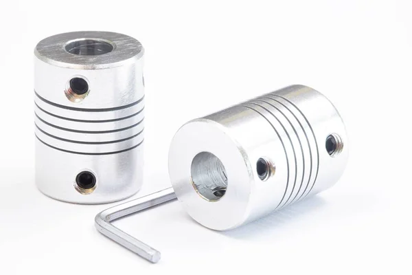 Verimli titreşimler için alüminyum bağlantılar bozkırda sönümleniyor