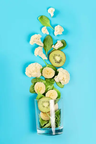 Top View Cauliflower Spinach Leaves Banana Slices Kiwi — Foto de Stock