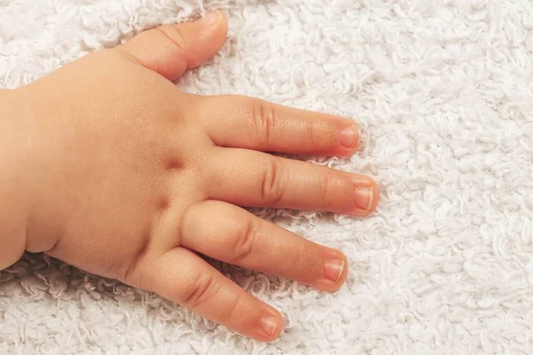 Baby Small Hand White Blanket — Stockfoto