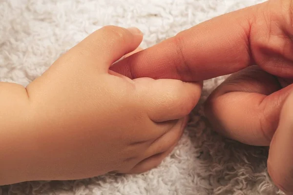 Small Baby Hand Mother Hand Close — Fotografia de Stock