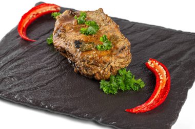 Taze biberli fırında et.