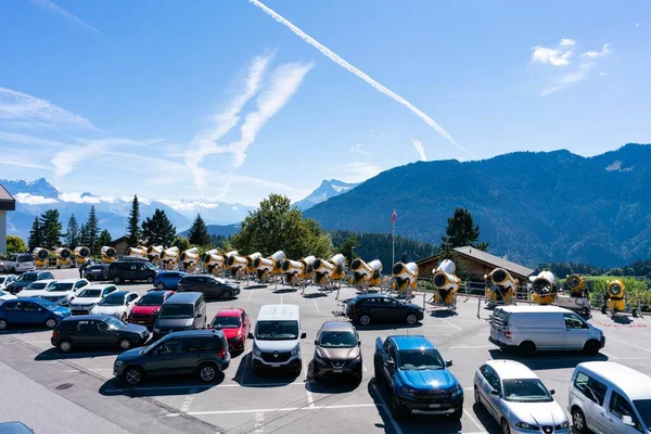 Parking Lot Swiss Mountains Full Snowguns Low Season — Stock fotografie