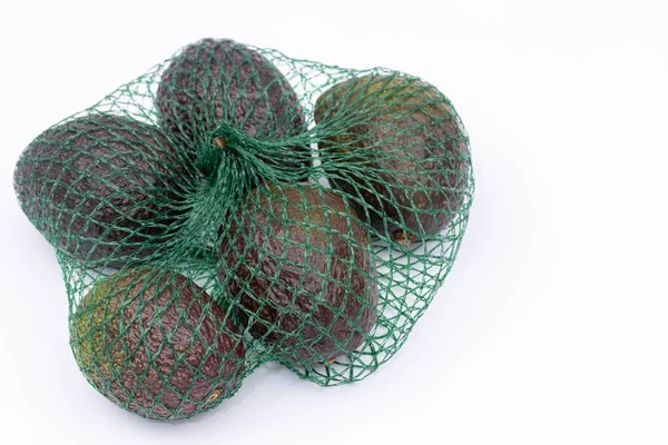 Taze ve lezzetli Avokadolarla dolu çanta.