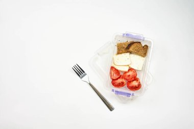 Ofiste öğle yemeği yiyorum.