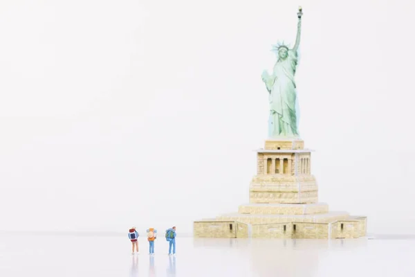 Miniature Travelers Statue Liberty — ストック写真