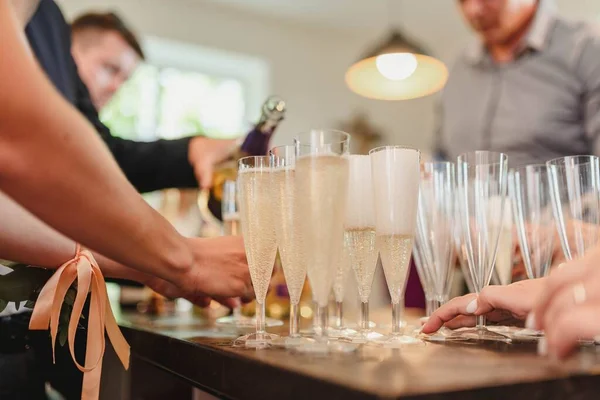 Filling Champagne Glases Wedding Table — Stock Fotó