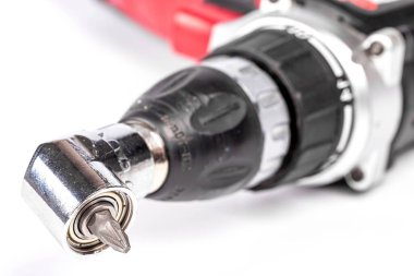 Adaptörlü kablosuz tornavida, yakın plan.