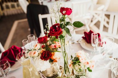 Roses Düğün Dekorasyonunu Kapat