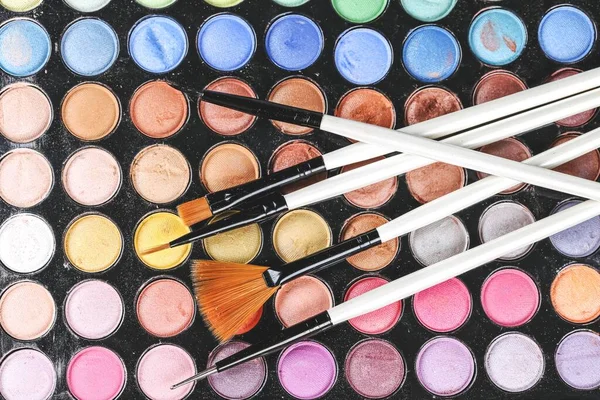 Conjunto Pincéis Maquiagem Uma Caixa Com Sombra Colorida — Fotografia de Stock