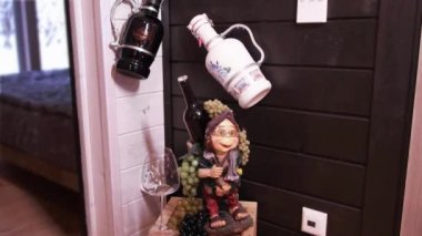 Bir kır evinde mini bar.