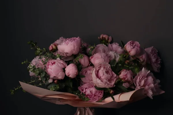 Çiçeklerin BÜYÜK BÜYÜK. Çicek dükkanının mülakatı. 2022 Haziran.