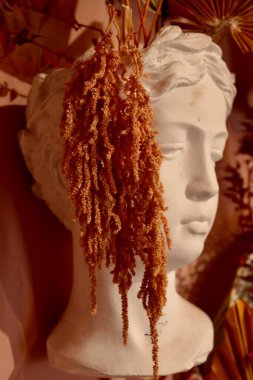 Çiçekli çömlek. ELEGANT Fotografı. KADIN KURUMU.