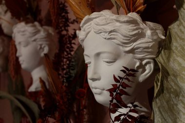 Çiçekli tencereler. - Farklılık derecesi mi? Legant Dekorasyonları.