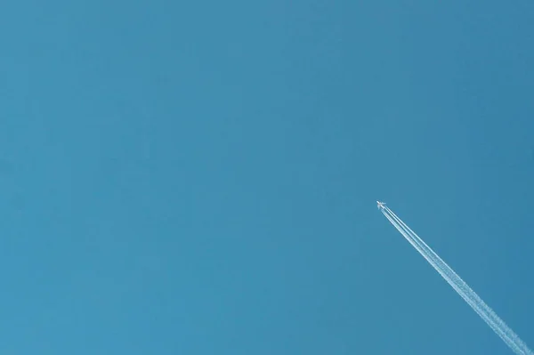 Gökyüzü ve hava uçakları. Gökyüzünü temizle..