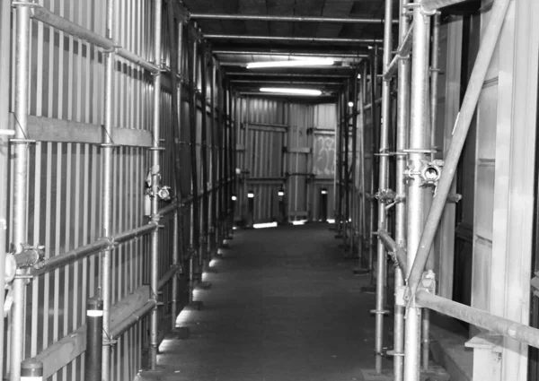 GREY TUNNEL. KONUŞTURMA Alanı.